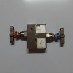 منیفولد 2 شیر پارکر مدل HLS2V3 استنلس استیل 316 ابزار دقیق Parker 2 Valve Manifold