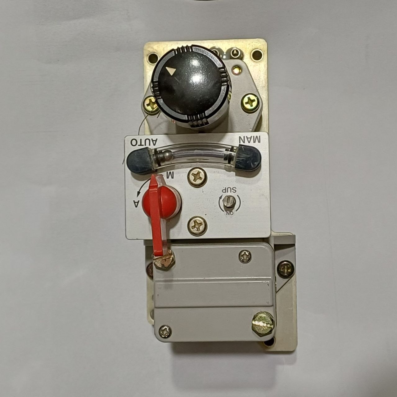 اتومنوئل فاکسبرو (Auto Manual) اتومنوئل فاکسبرو | Foxboro Auto/Manual Switching Station